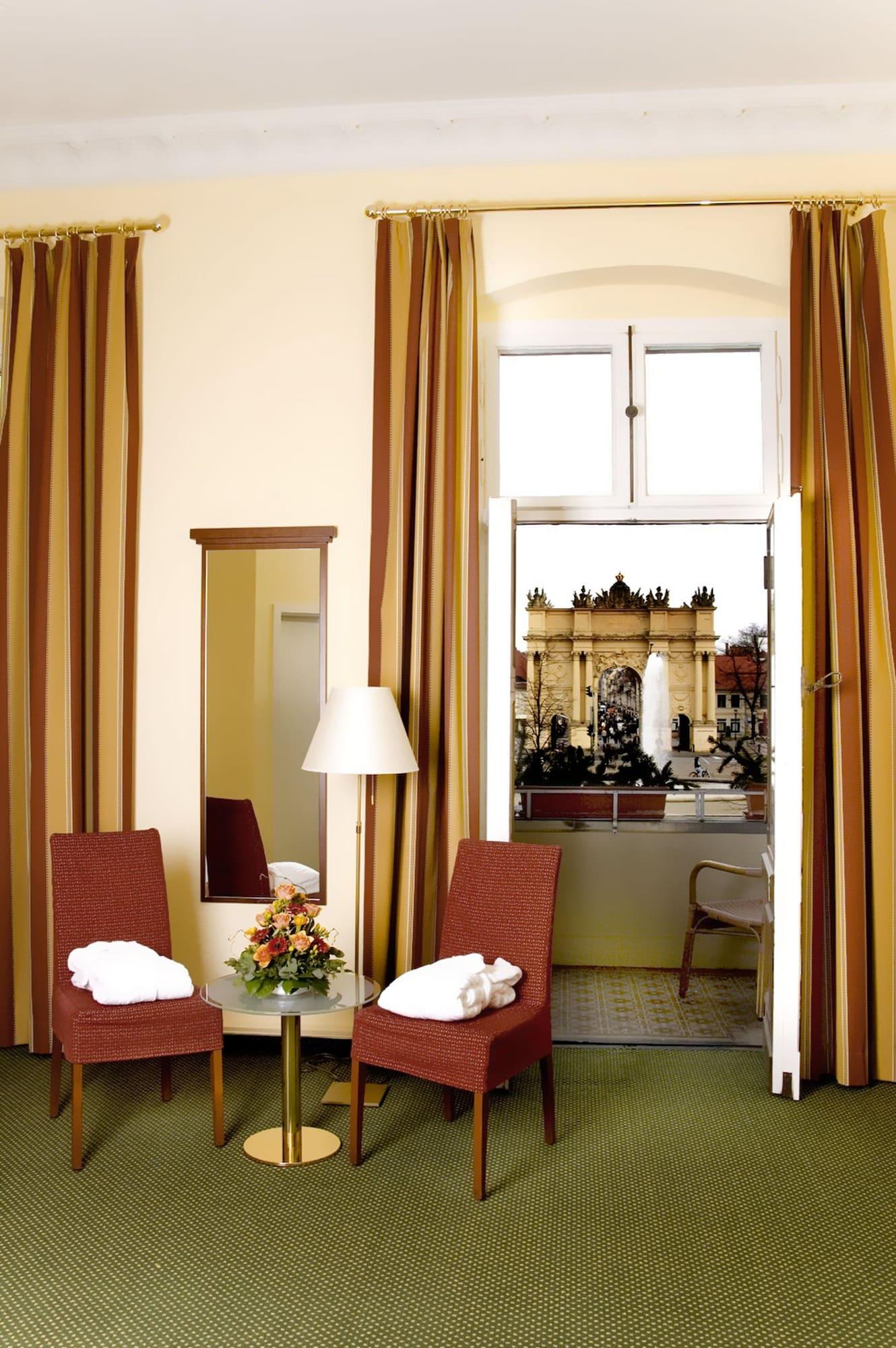 Am Luisenplatz 4*