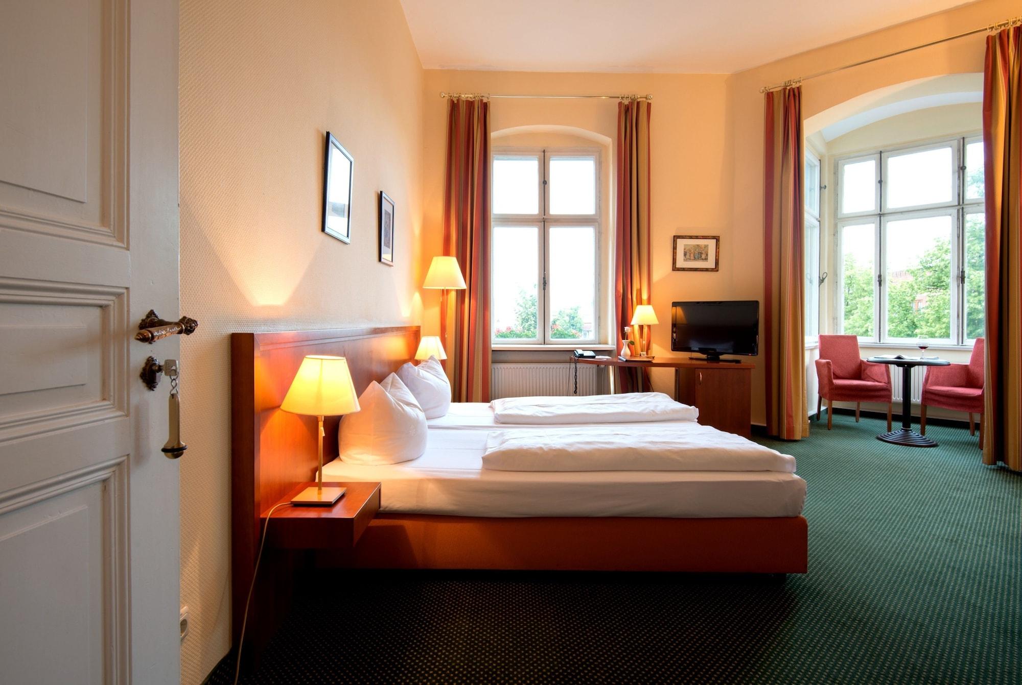 Am Luisenplatz 4*