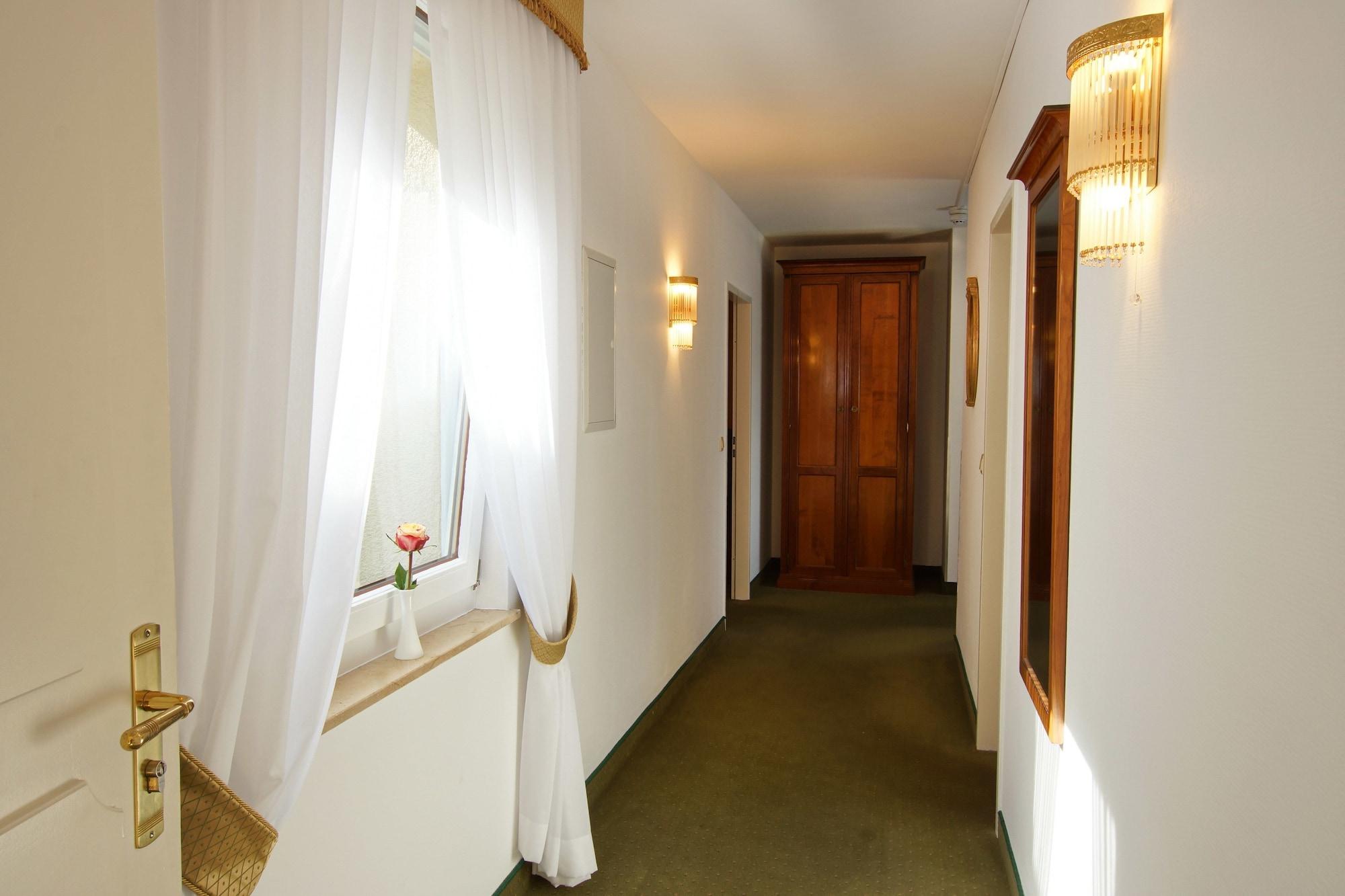 Am Luisenplatz Hotel 4*