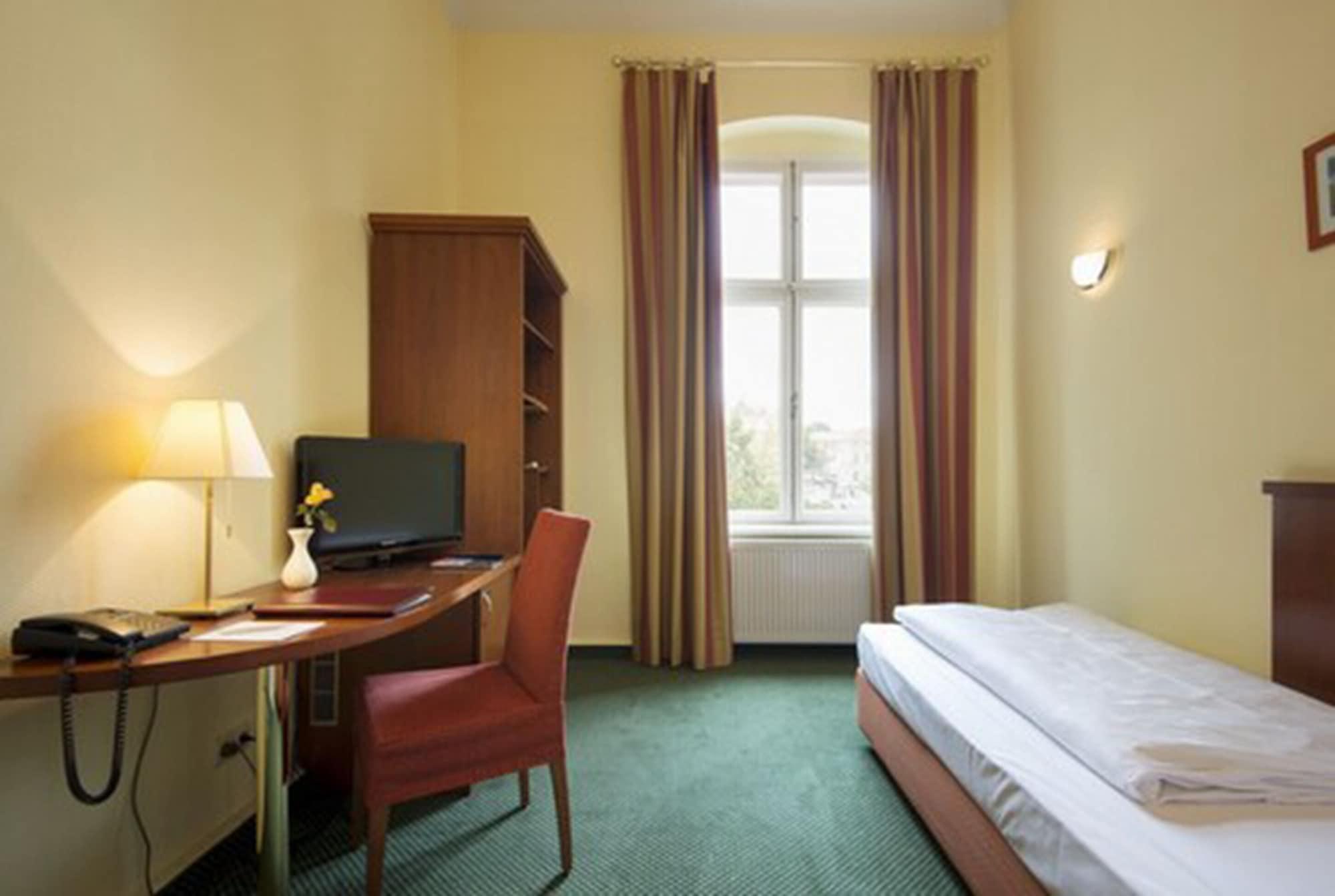Hotel Am Luisenplatz 4*