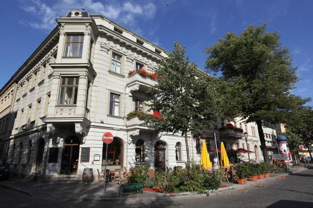 Am Luisenplatz 4*